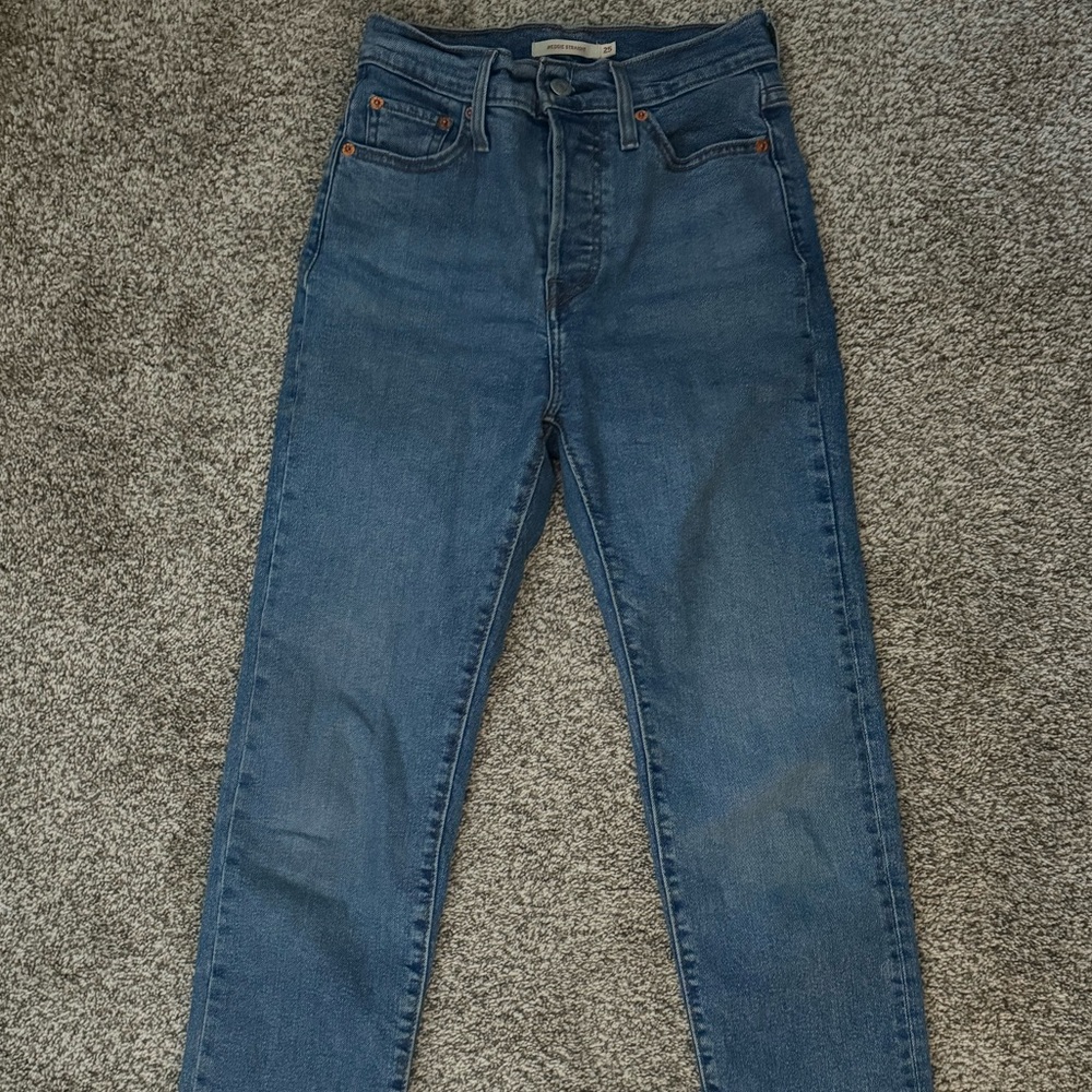 Levi high waisted Wedgie Straight Jeans size 25